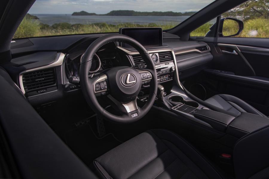 Интерьер Lexus RX350 F-Sport 2019 года  (NA) (фото 15 из 38)